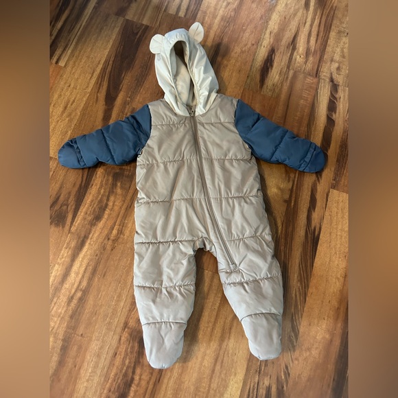 Old Navy baby snowsuit - Picture 1 of 9